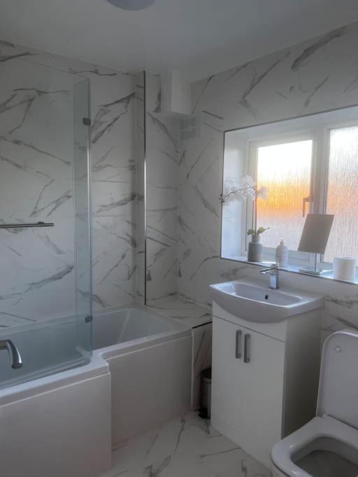 Home In Basildon, Essex 외부 사진